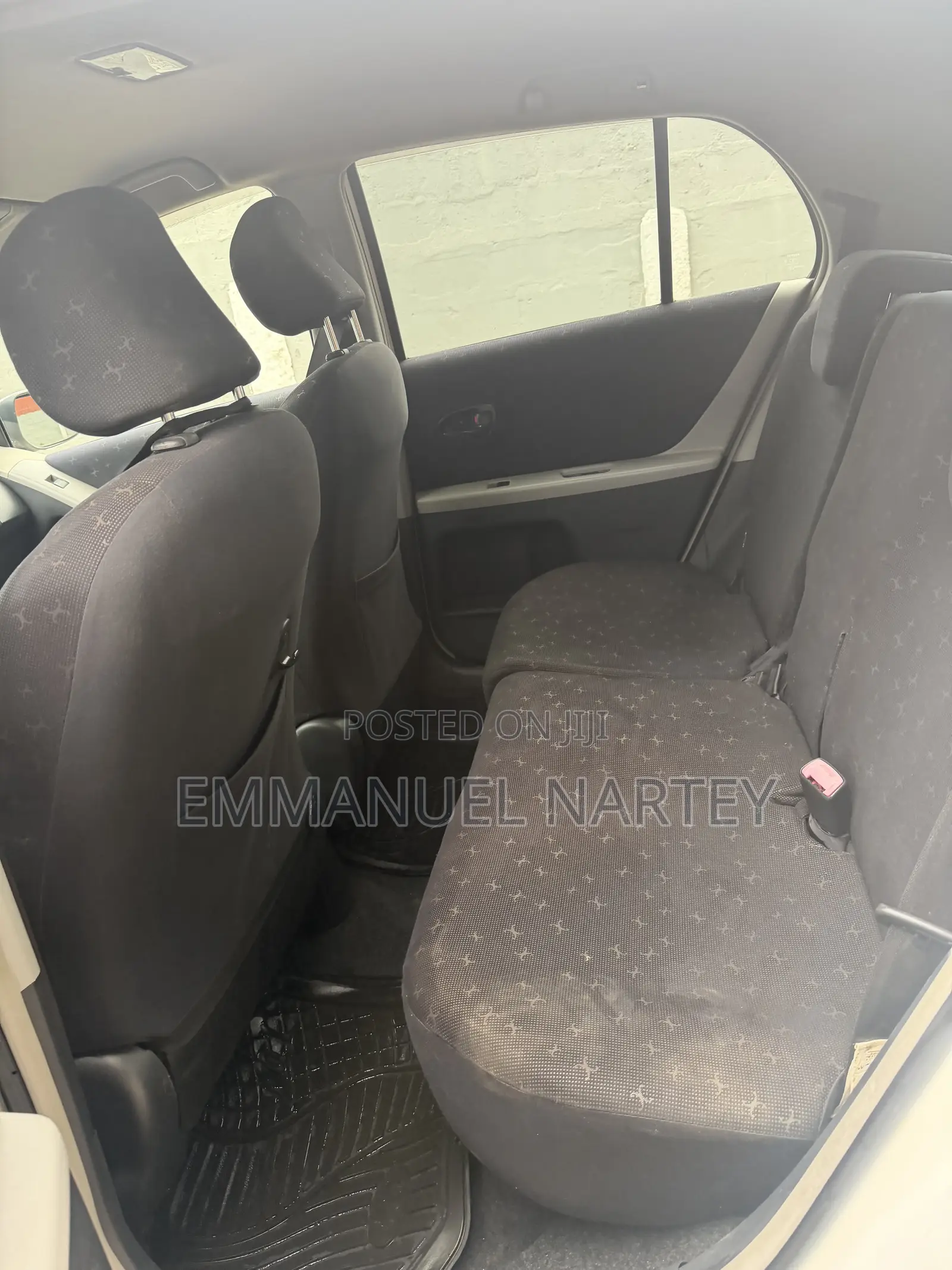 Toyota Vitz 2010 White