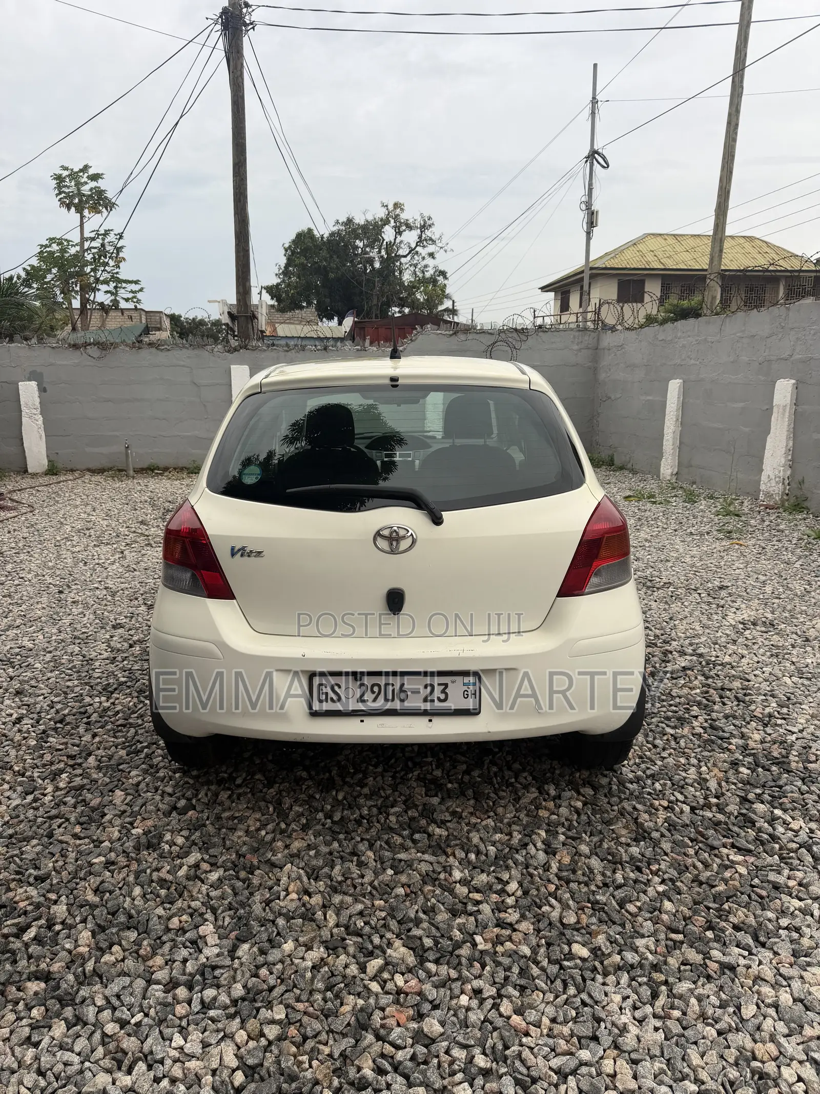 Toyota Vitz 2010 White