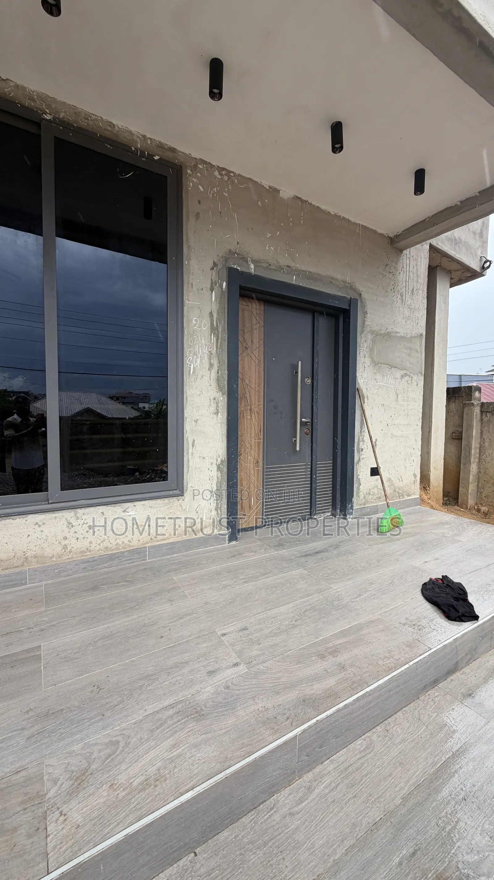 3bdrm Duplex in Kwabenya Franco for sale