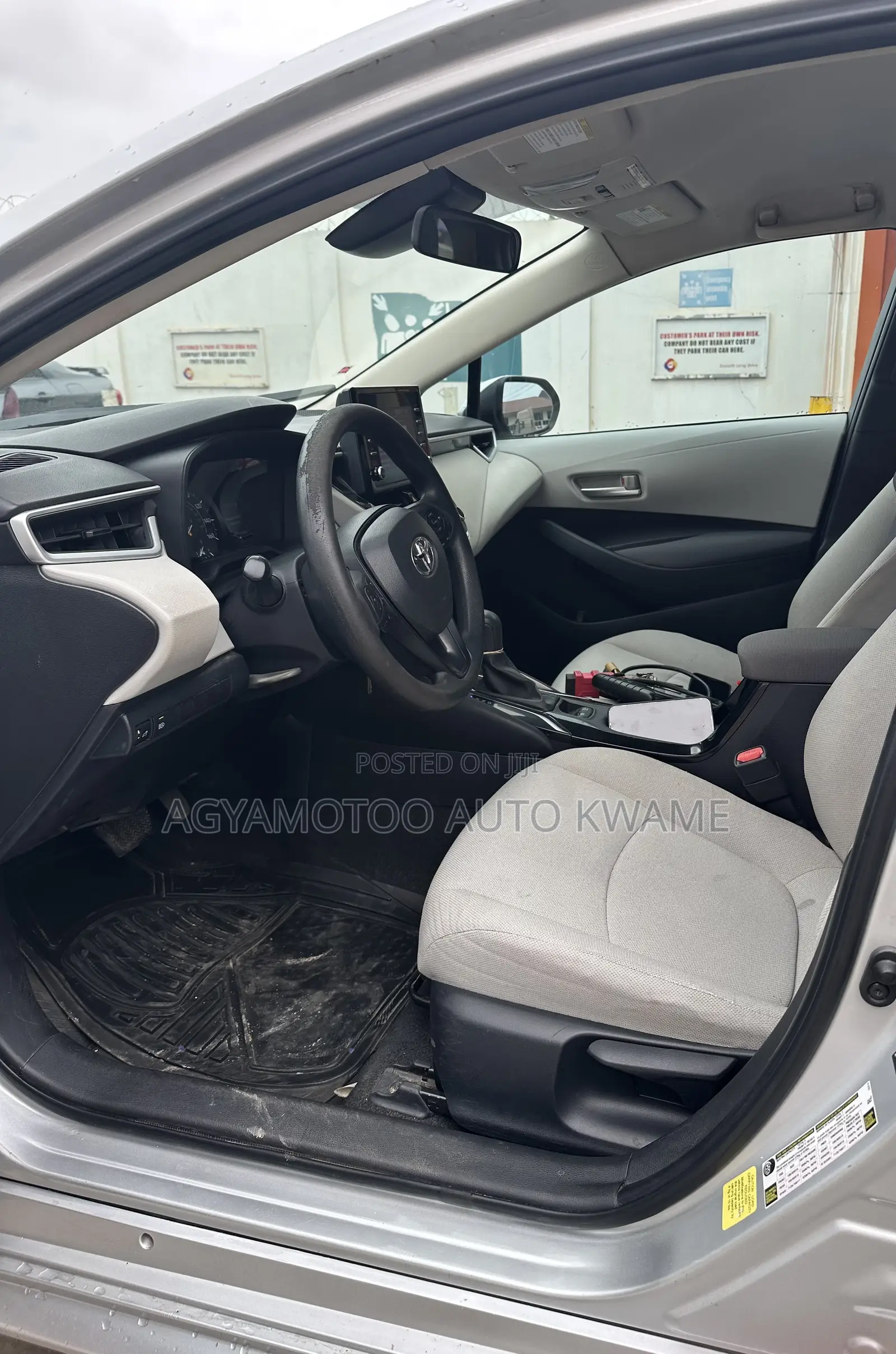 Toyota Corolla LE 2020 Silver