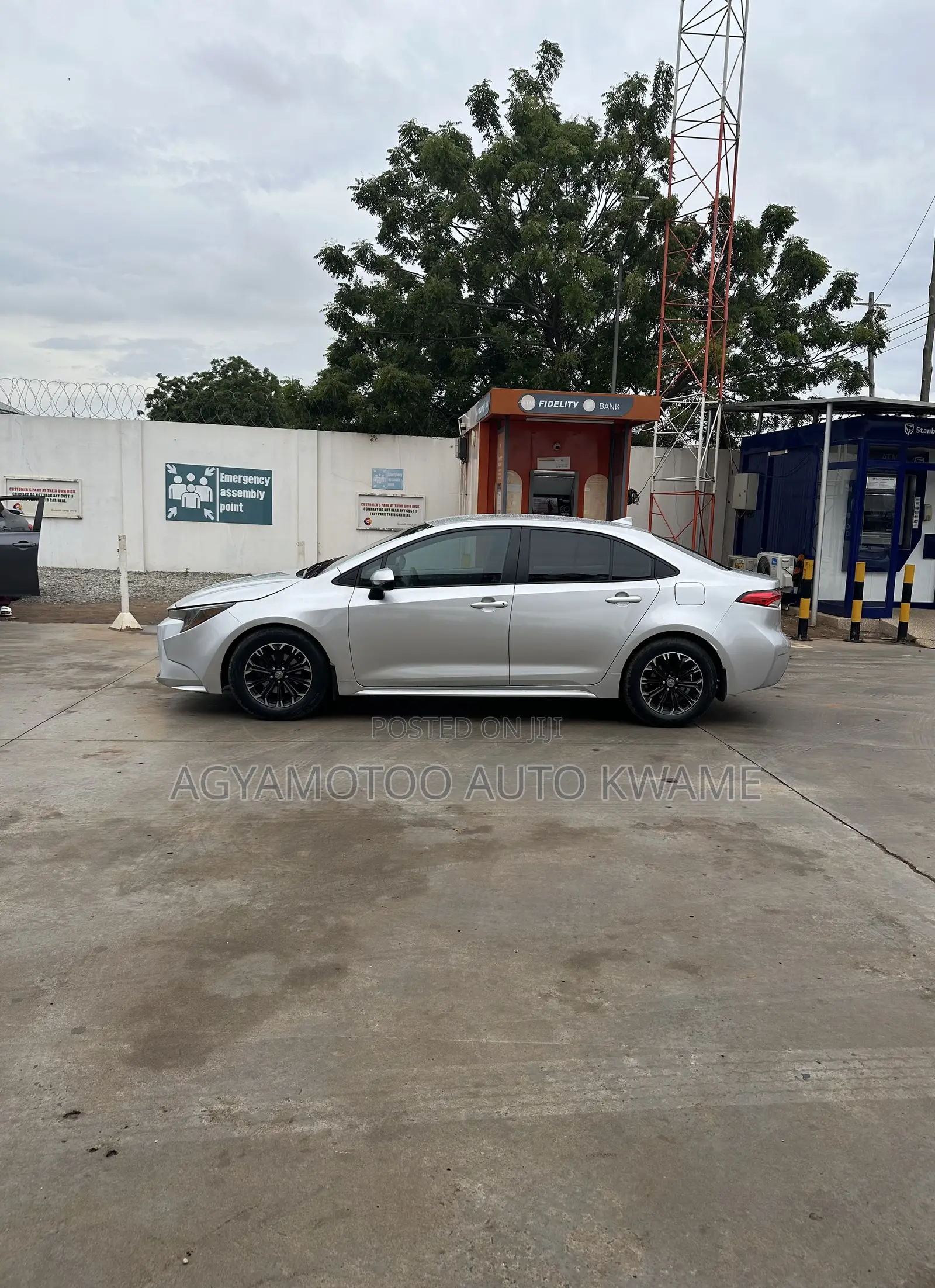Toyota Corolla LE 2020 Silver
