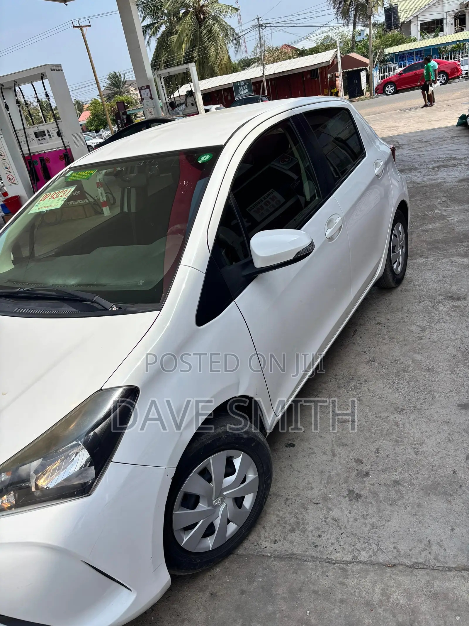 Toyota Vitz 1.3 AWD 5dr 2015 White