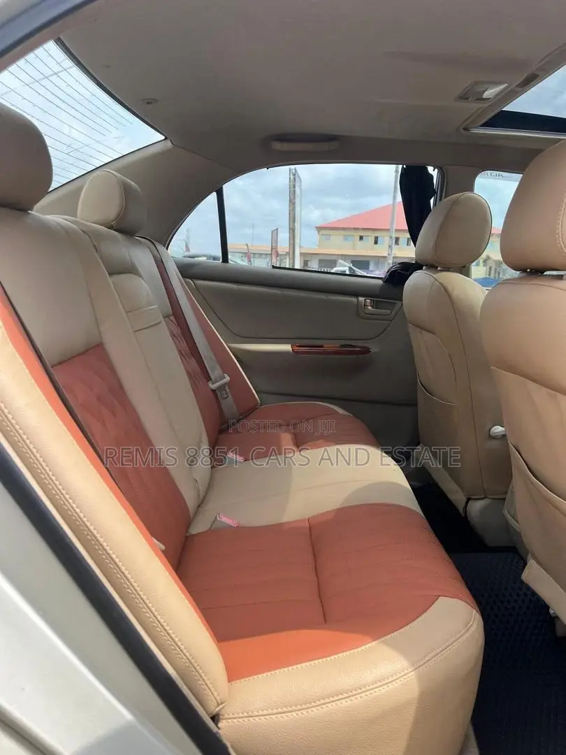 Toyota Corolla LE 4dr Sedan (1.8L 4cyl 4A) 2012 Silver