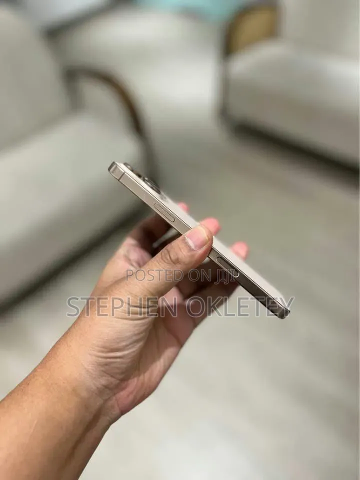 New Apple iPhone 16 Pro Max 256 GB Gold