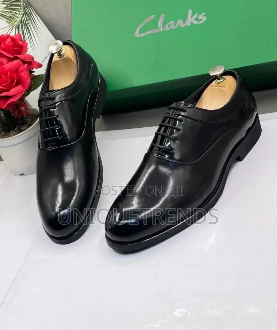 CLARKS Leather Oxfords Shoes (Black)