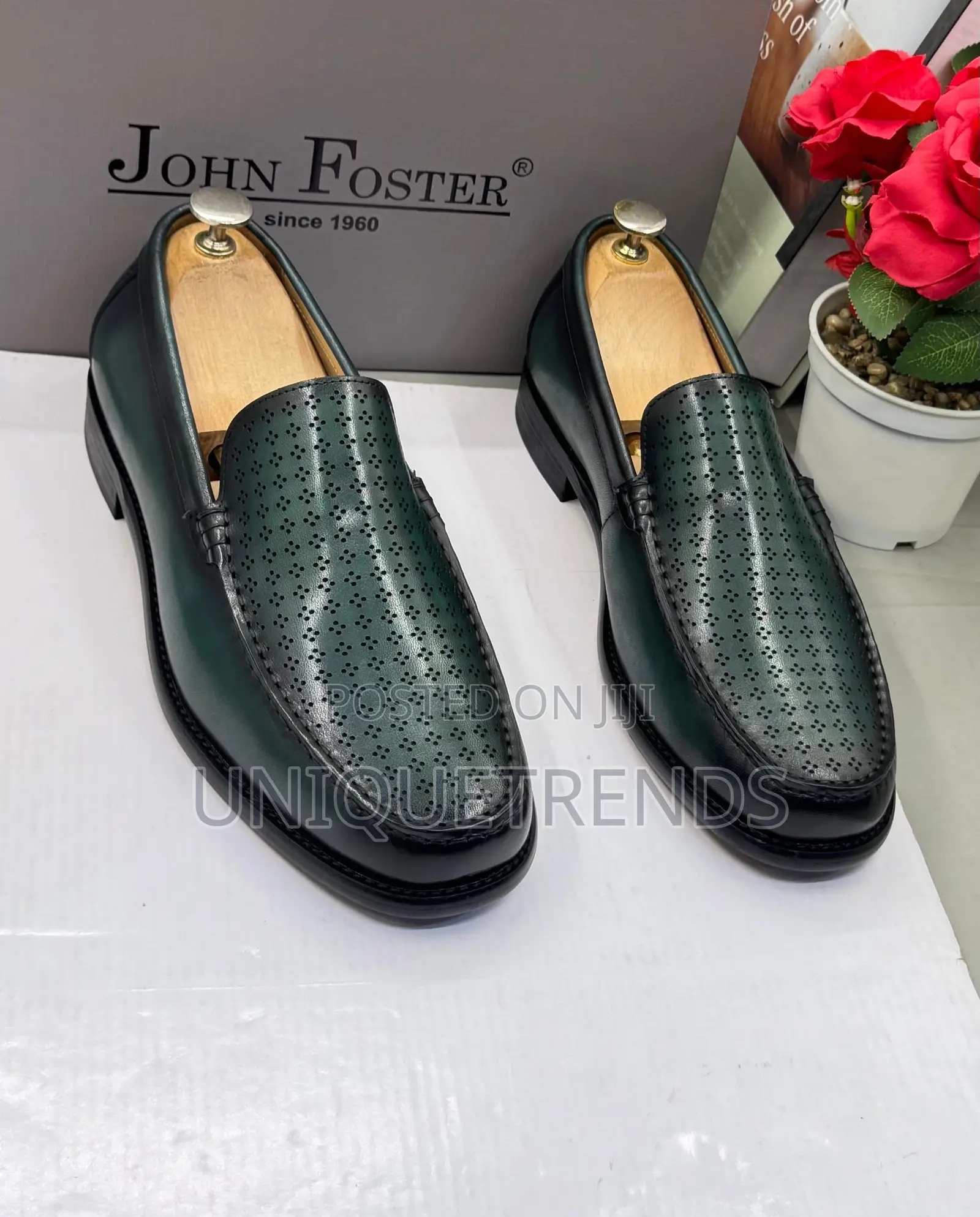 Executive John Foster Perforated Leather Loafers – Emerald Green