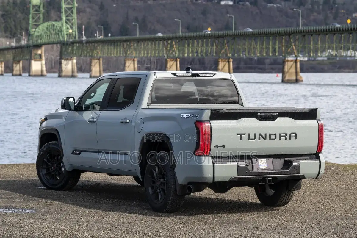 Toyota Tundra 2024 Tailboard