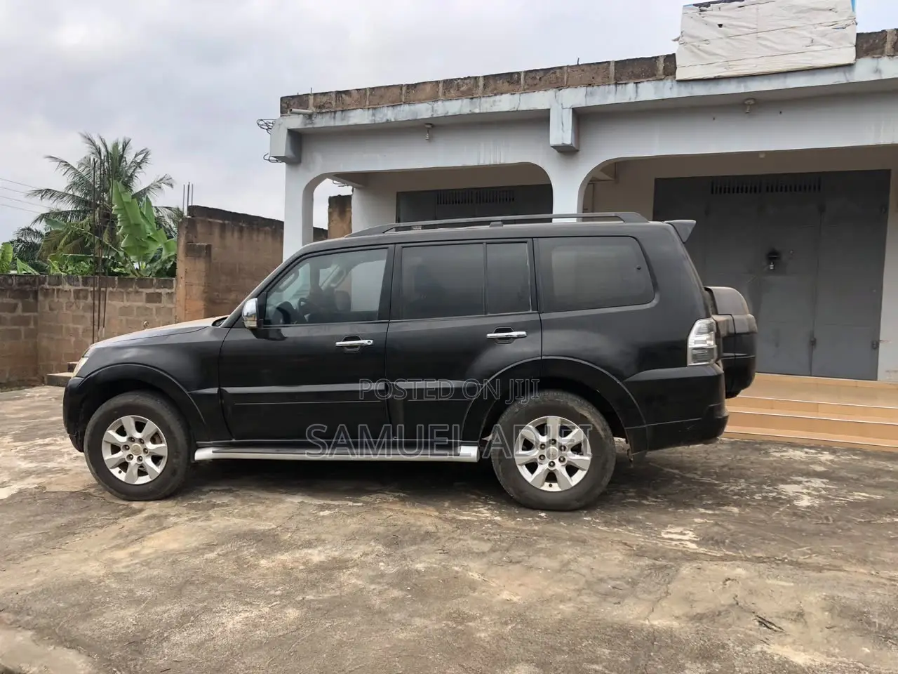 Mitsubishi Pajero 2016 Black