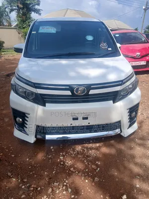 Toyota Voxy 2014 Pearl
