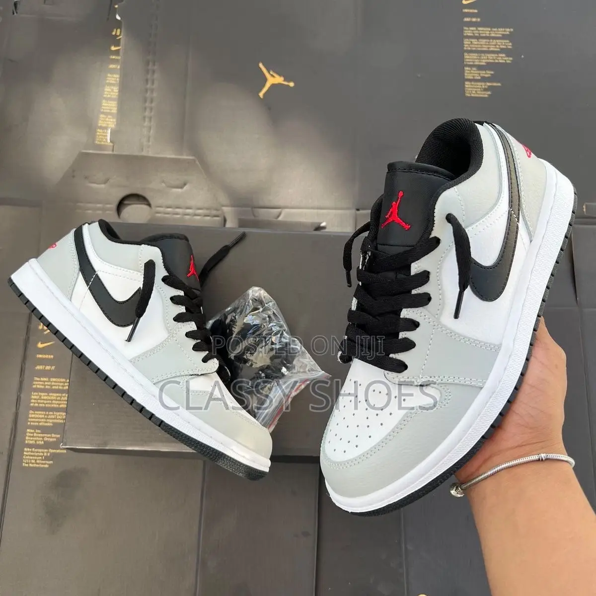 Jordan1 Low Ash and White