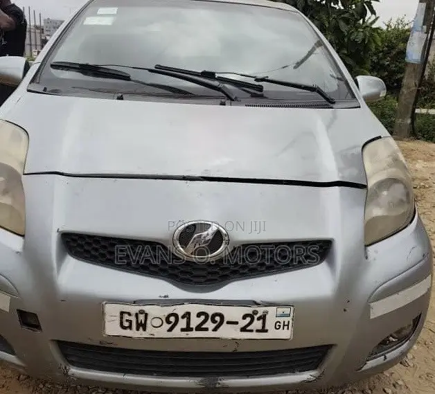 Toyota Vitz 1.0 FWD 3dr 2010 Gray