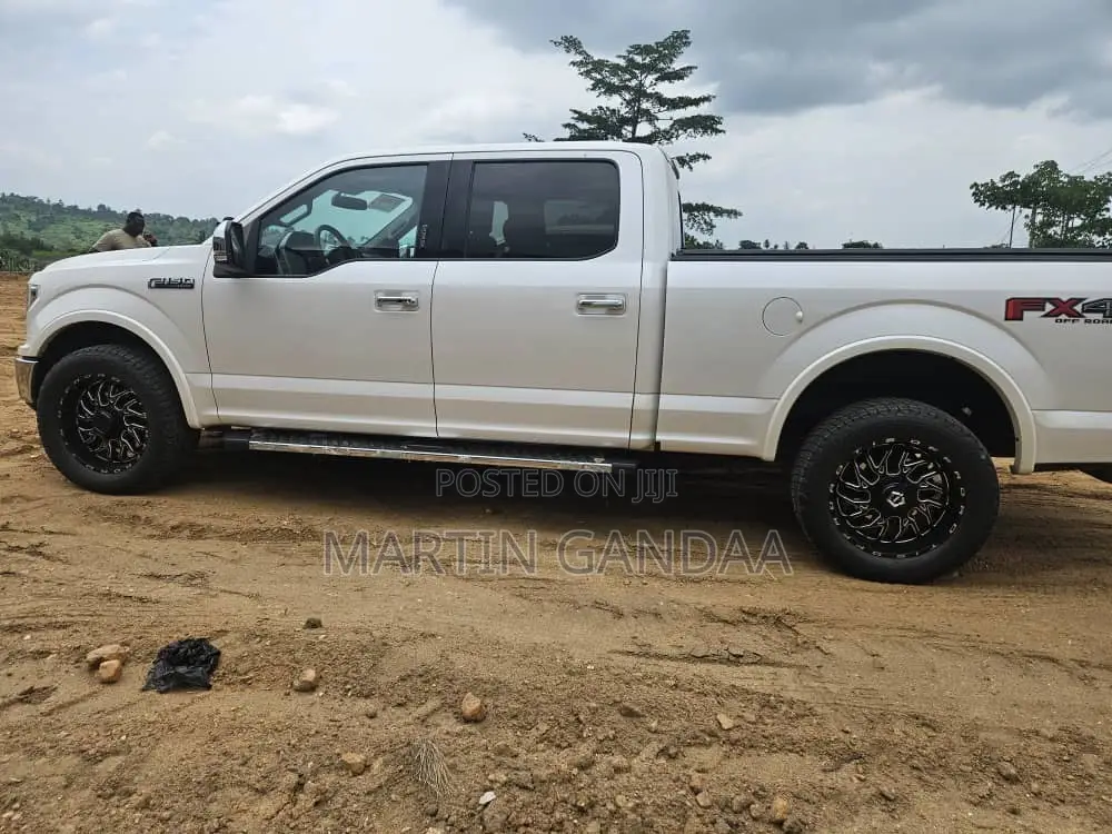 Ford F-150 Lariat 4x2 SuperCab Styleside 8 ft. box 163 in. WB 2018