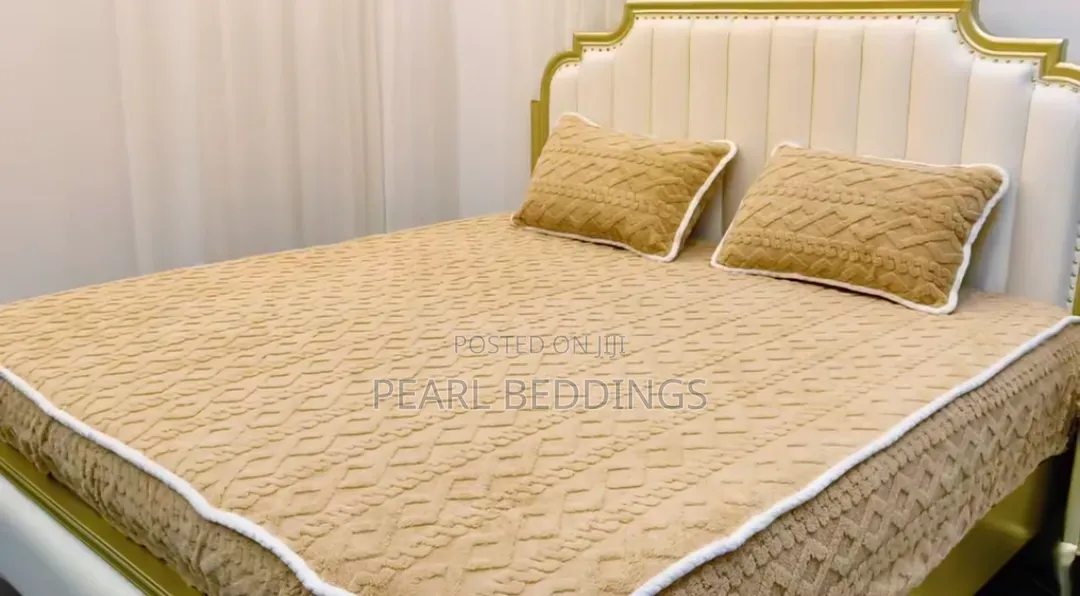 Quality Waterproof Fluffy Bed Cover Makes Bed Soft, Protect From Fluid