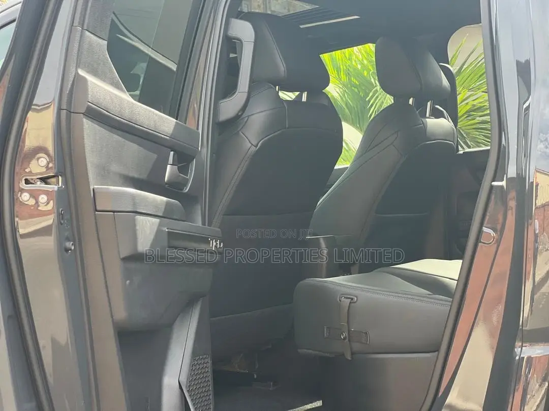 Toyota Tacoma Limited Double Cab 4WD 5.0 ft. SB 2025 Gray