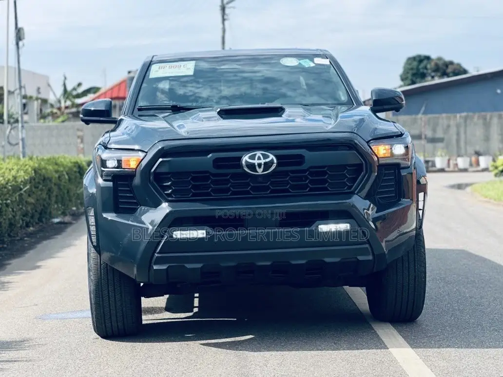 Toyota Tacoma Limited Double Cab 4WD 5.0 ft. SB 2025 Gray