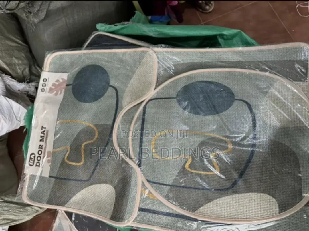 High Quality Luxurious 3pcs Anti Slip Bathroom Mat Available