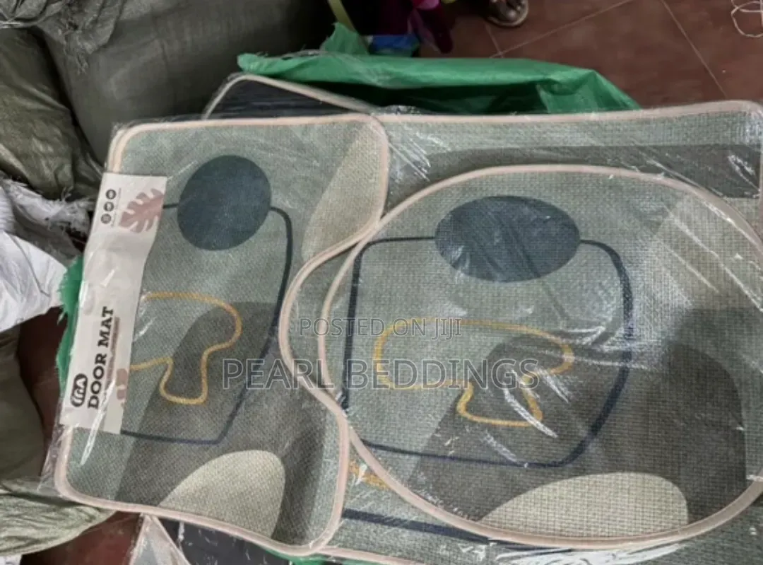 High Quality Luxurious 3pcs Anti Slip Bathroom Mat Available