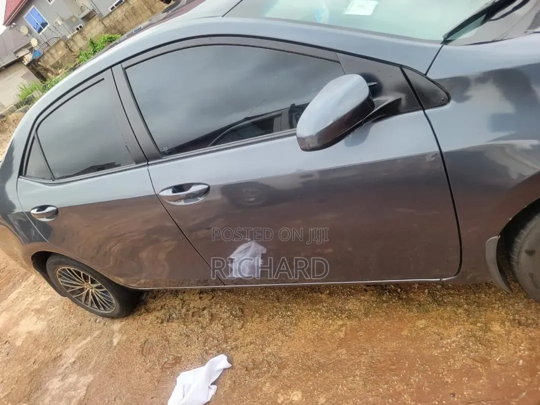Toyota Corolla LE 4dr Sedan (1.8L 4cyl CVT) 2016 Gray