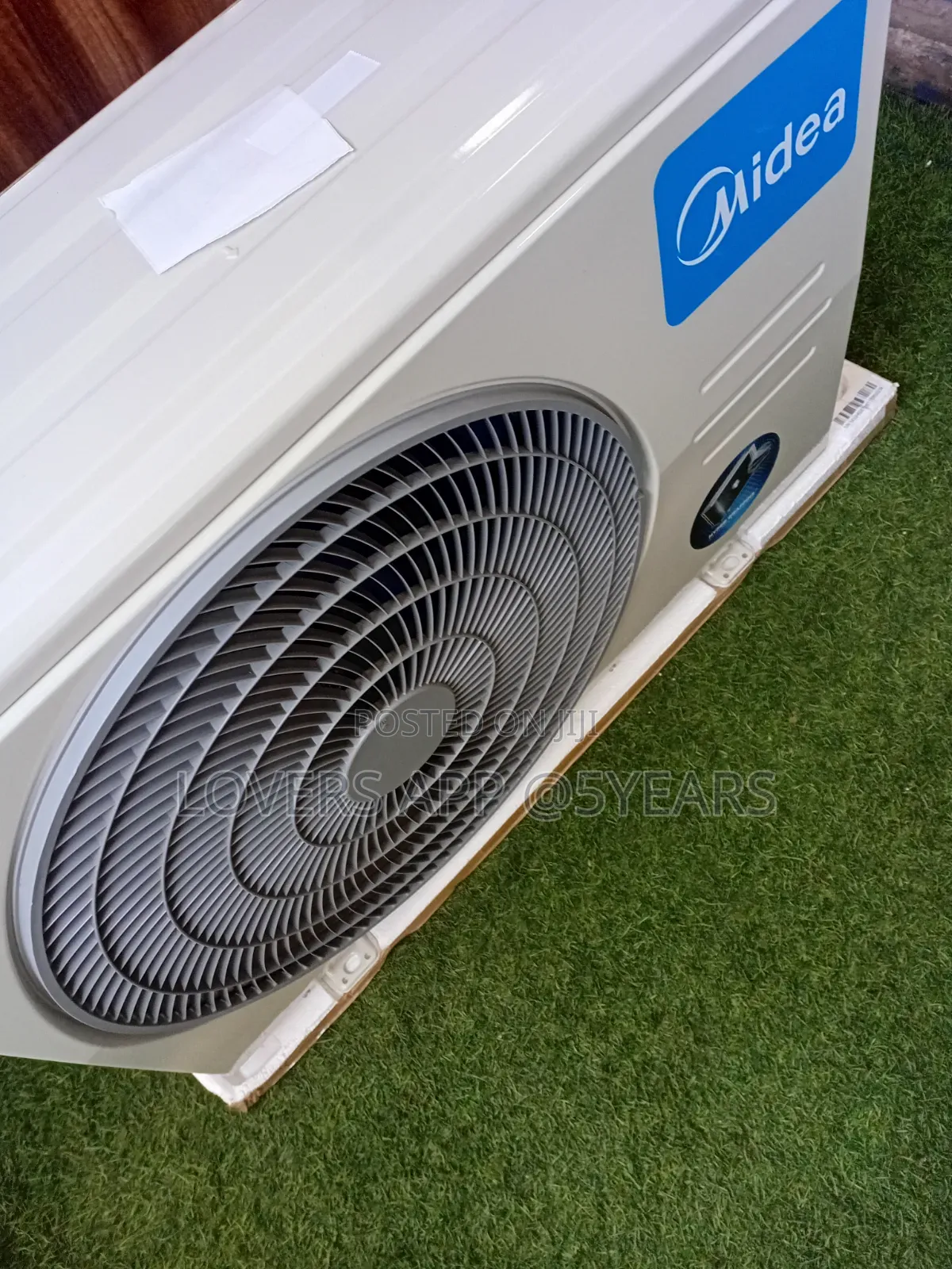Sleek and Elegant Midea Air Conditioner