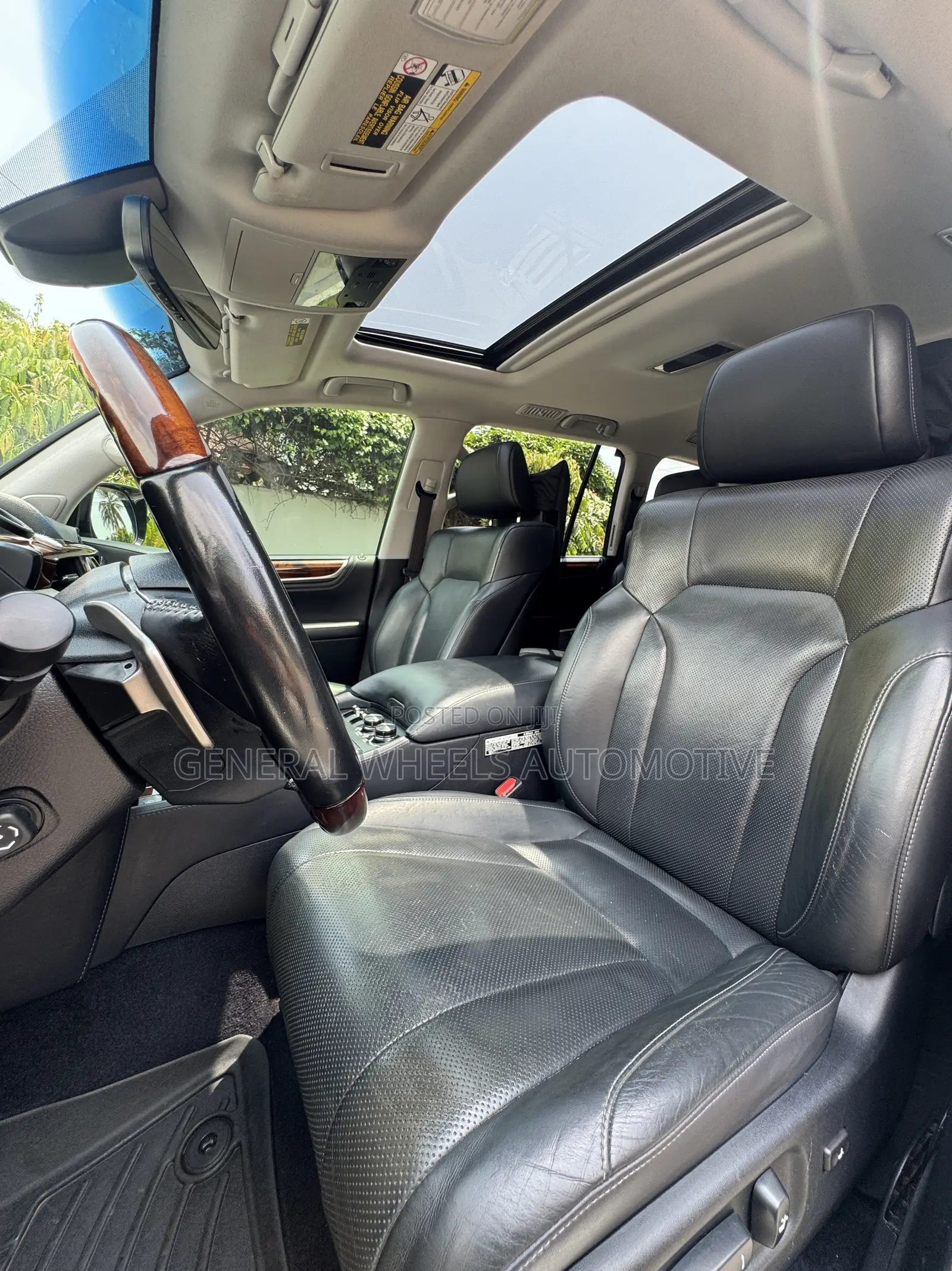 Lexus LX 570 AWD 2017 White