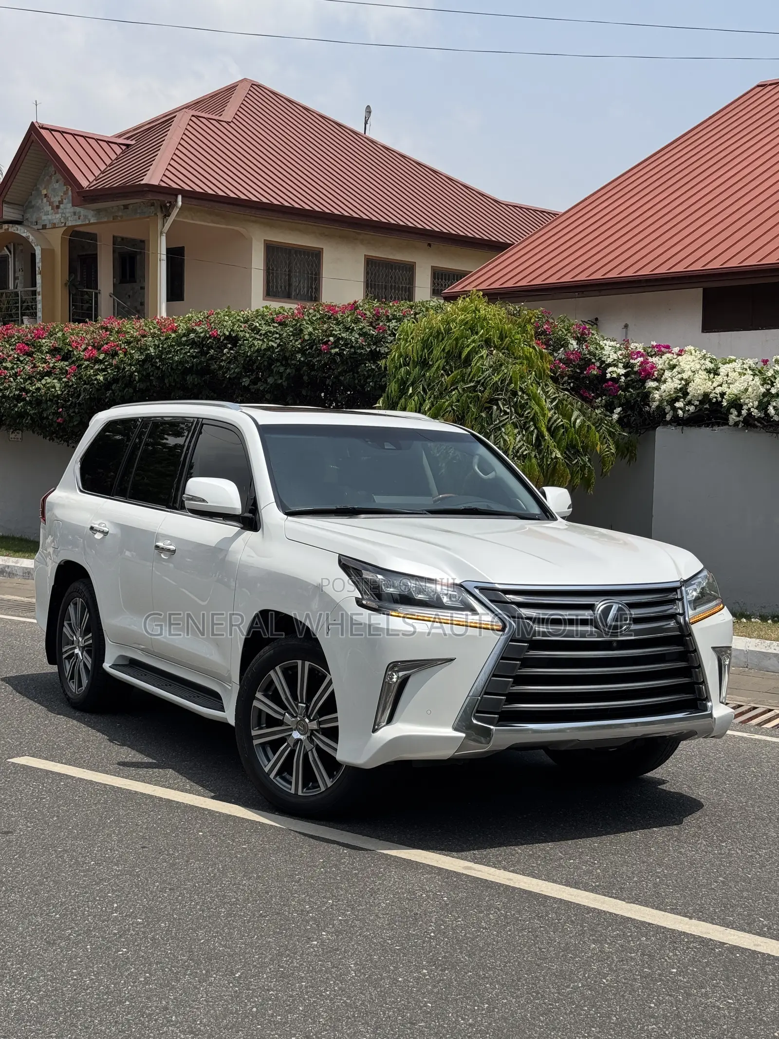 Lexus LX 570 AWD 2017 White