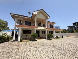4bdrm House in Labone for rent