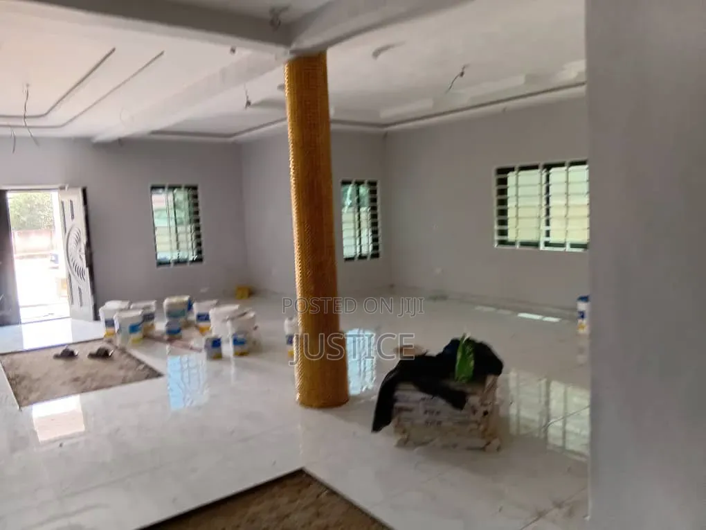 4bdrm House in Ashongman Estate, Police Station for sale