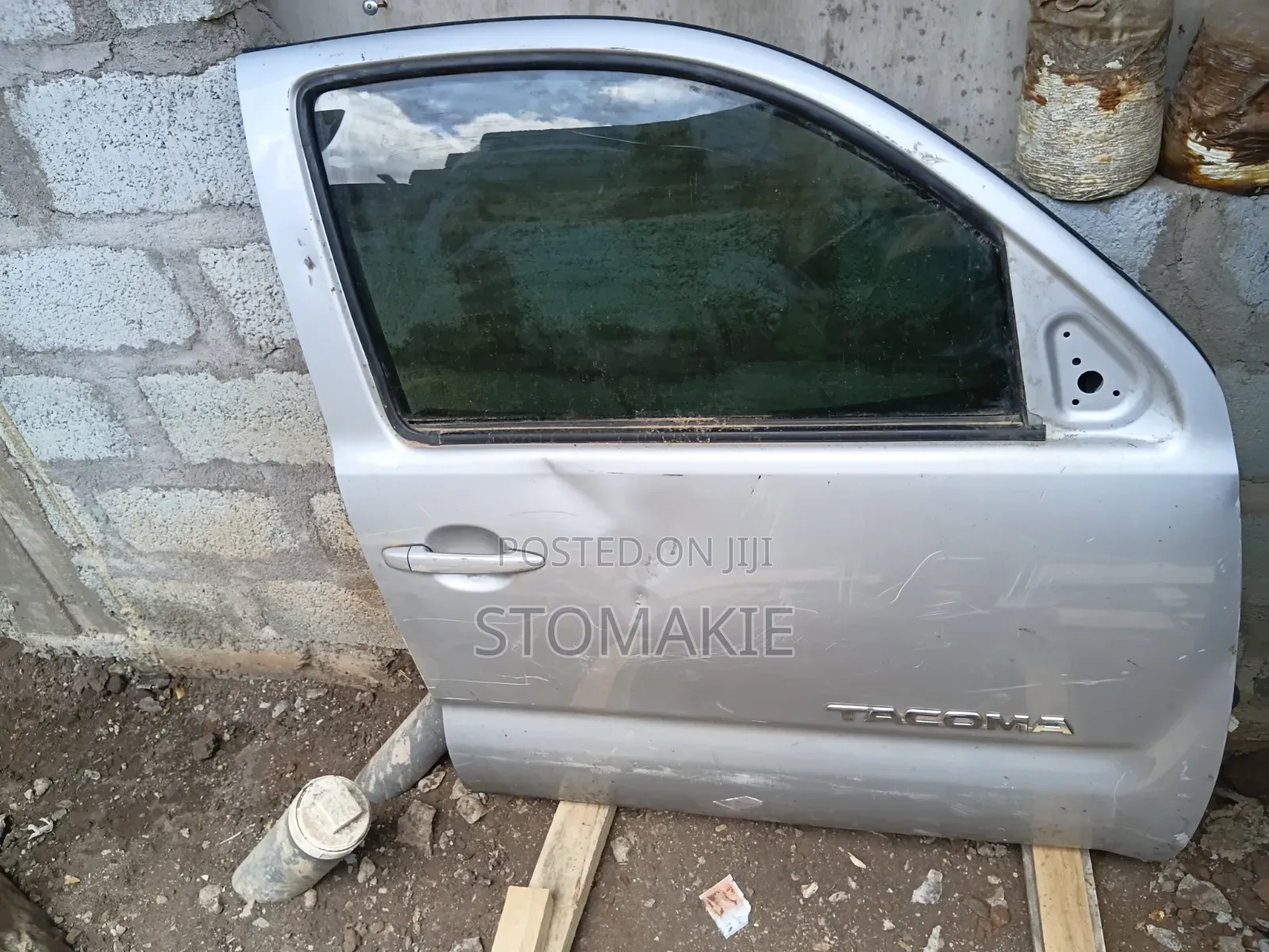05 to 15 Toyota Tacoma Passager Front Door