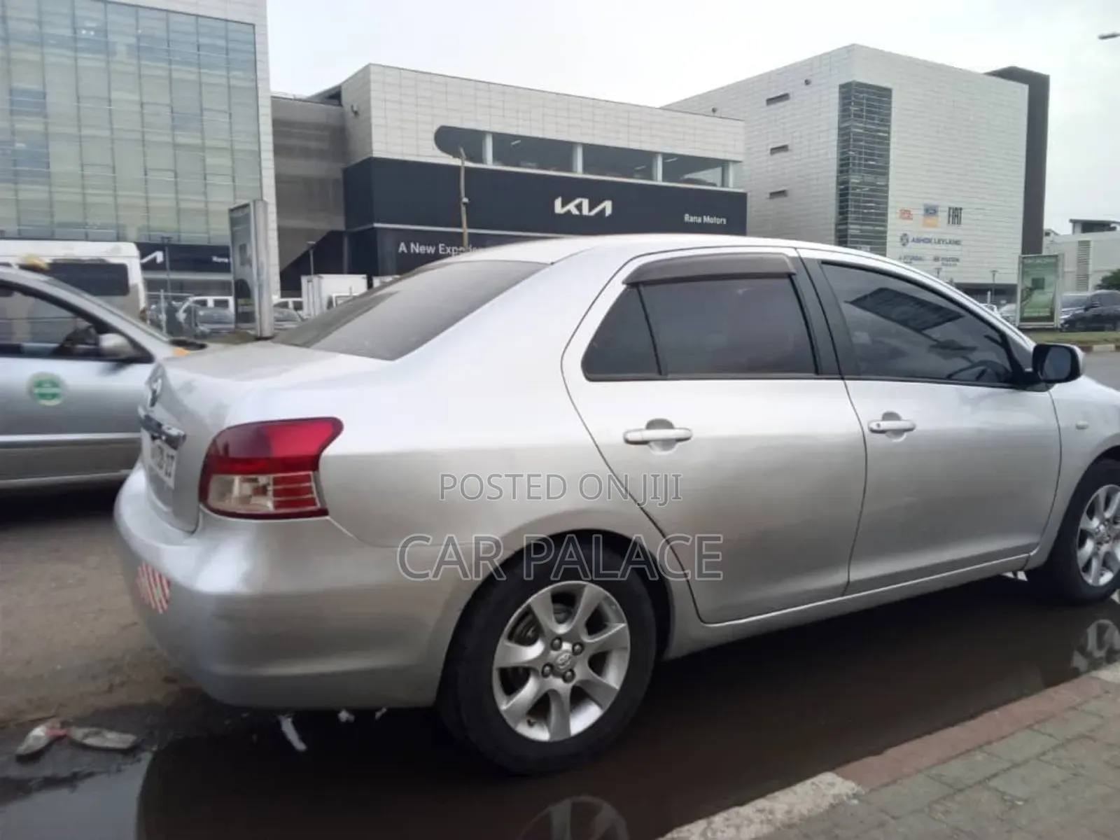Toyota Belta 2010 Silver