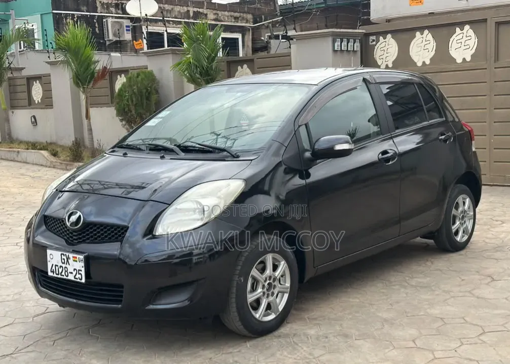Toyota Vitz 1.5 FWD 5dr 2010 Black