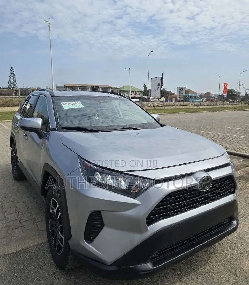 Toyota RAV4 XLE AWD 2020 Silver