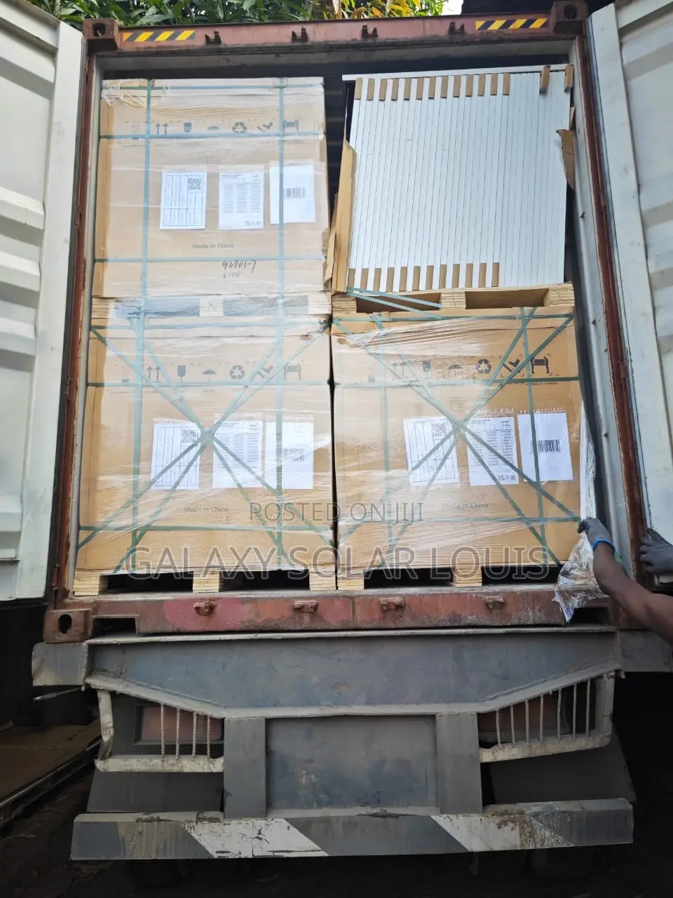 615W Jinko Solar Panel