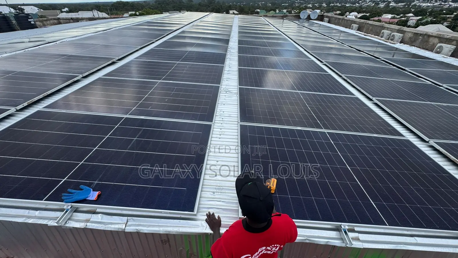 615W Jinko Solar Panel