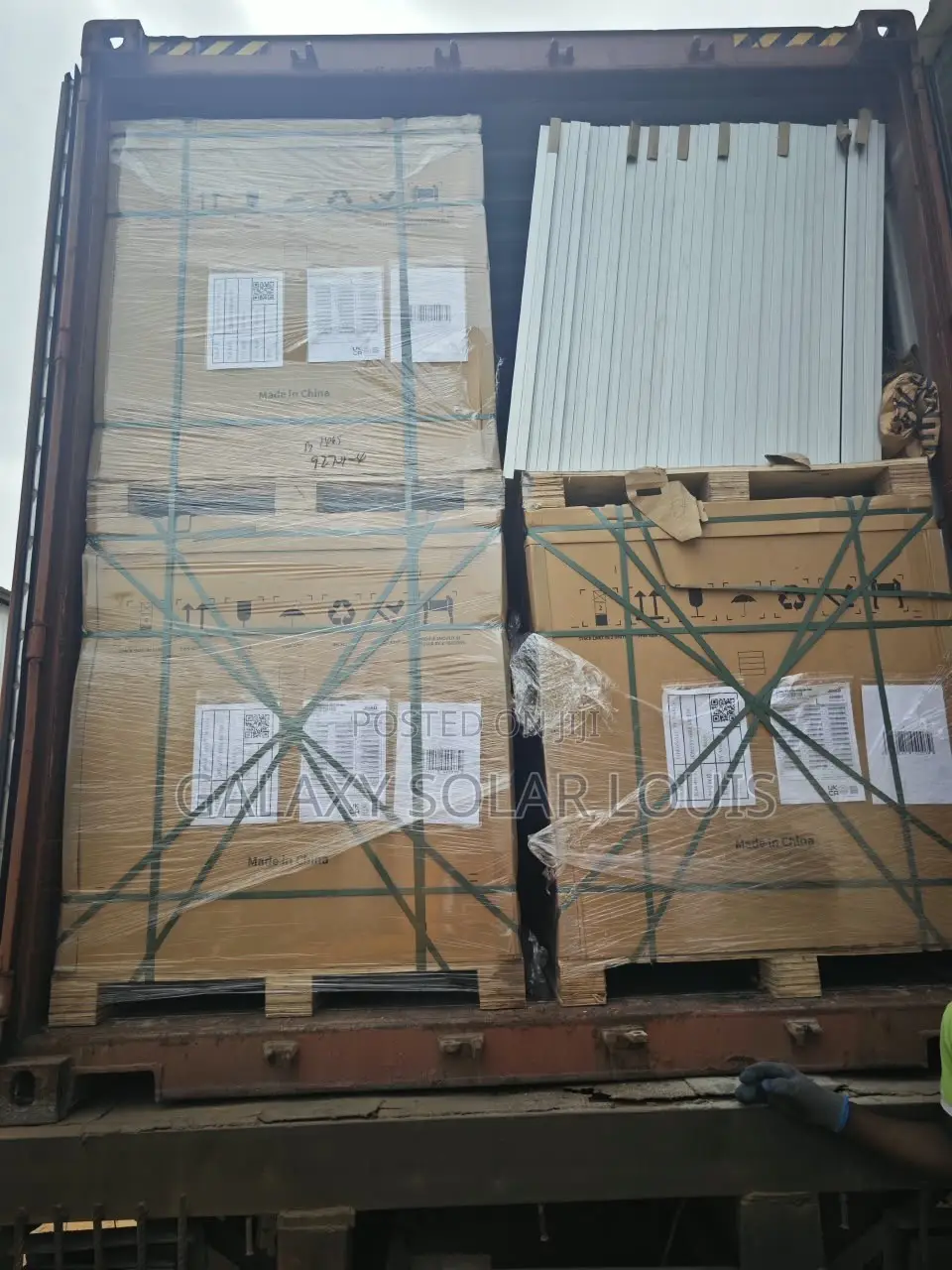 615W Jinko Solar Panel