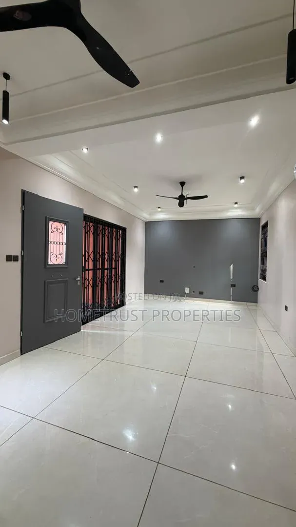 3bdrm Apartment in Achimota Tantra, Unity Closed for rent