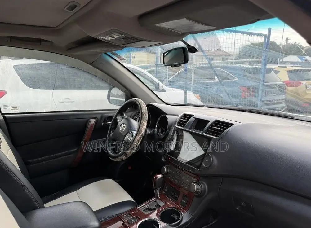 Toyota Highlander 3.5L 4WD 2013 Gray