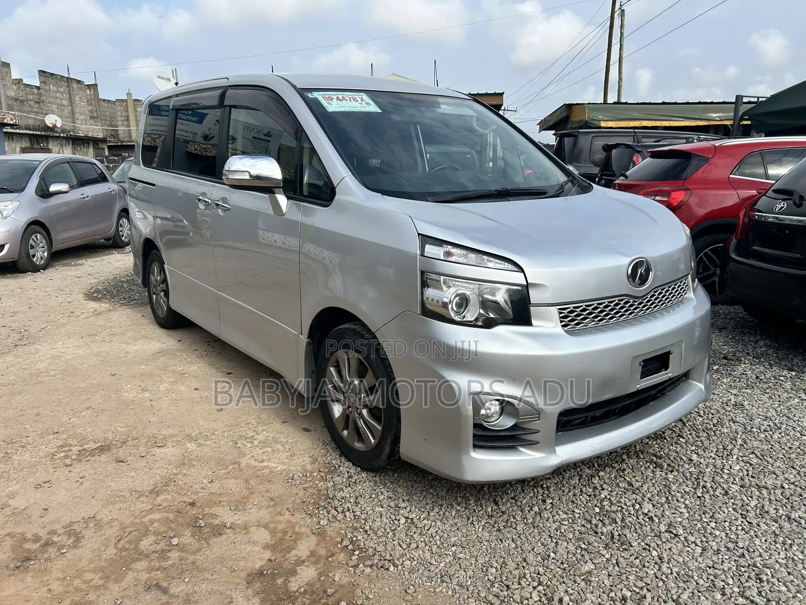 Toyota Voxy V 2WD 8-Seater 2011 Silver