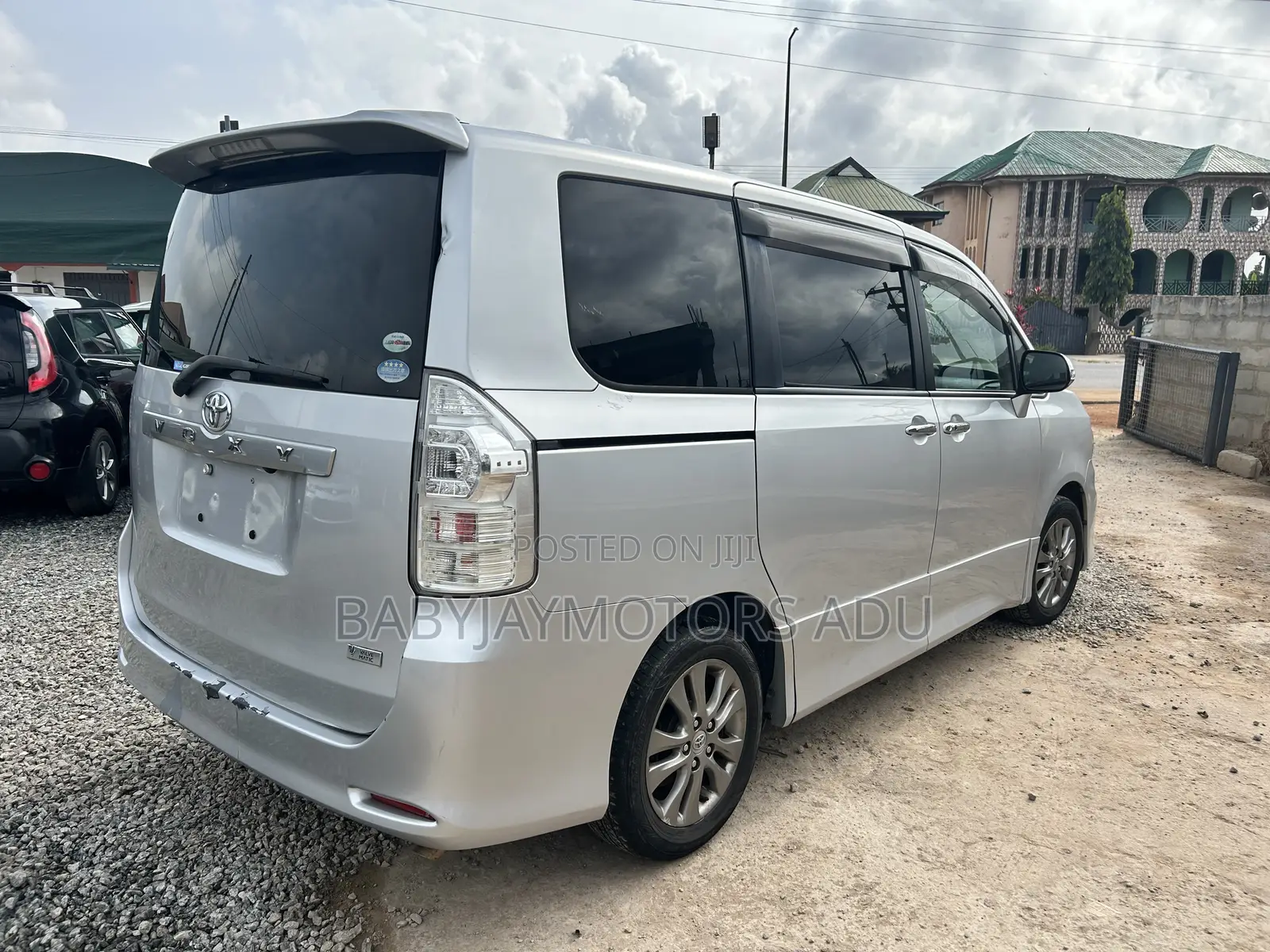 Toyota Voxy V 2WD 8-Seater 2011 Silver