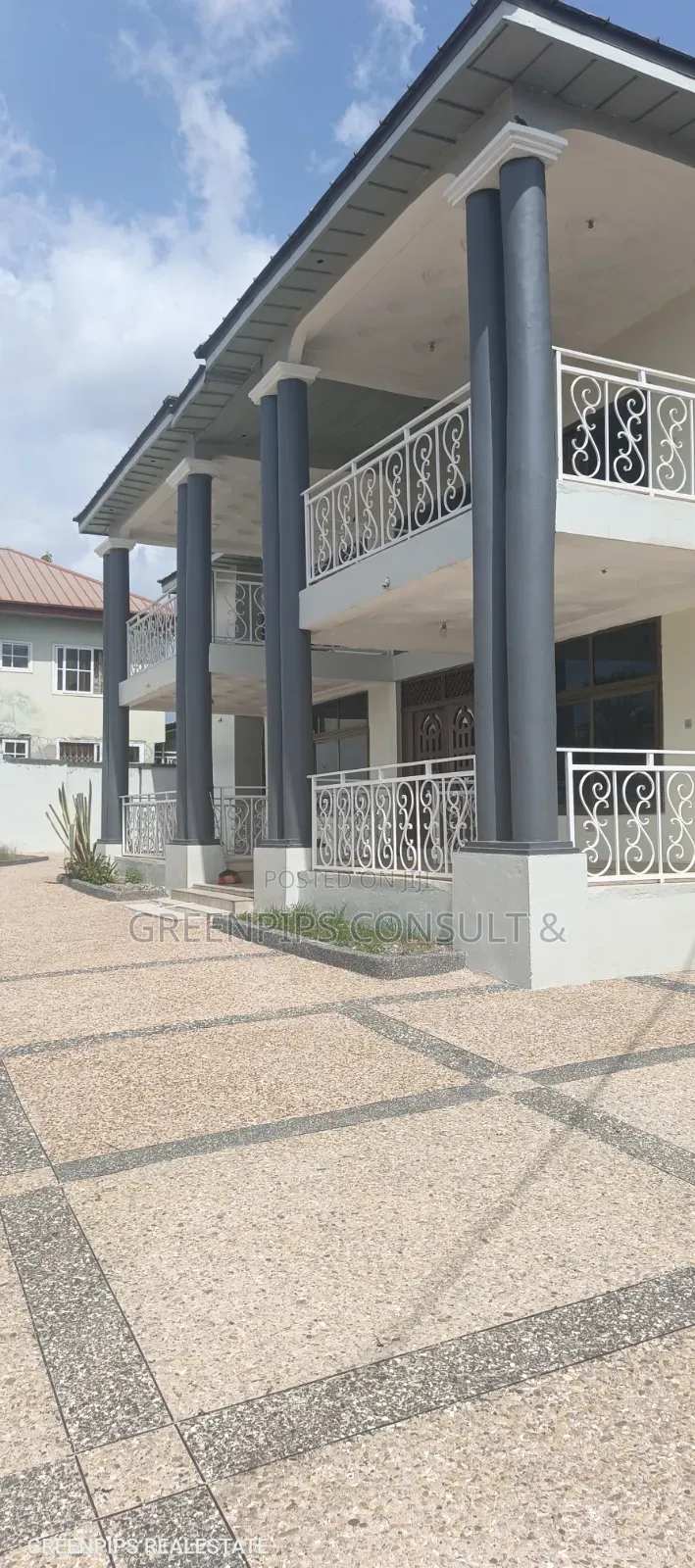 8bdrm House in Krapa, Kumasi Metropolitan for sale