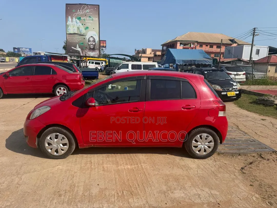 Toyota Vitz 2010 Red