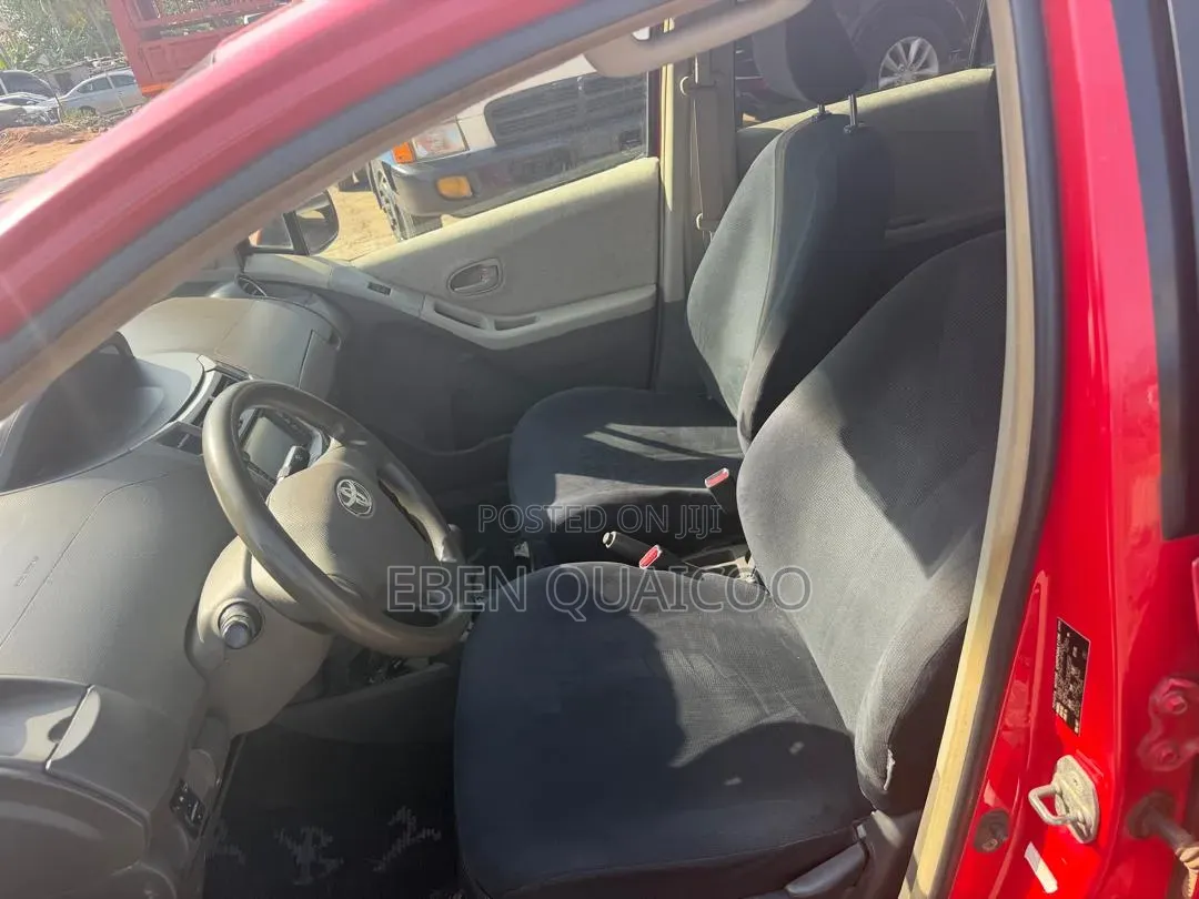 Toyota Vitz 2010 Red