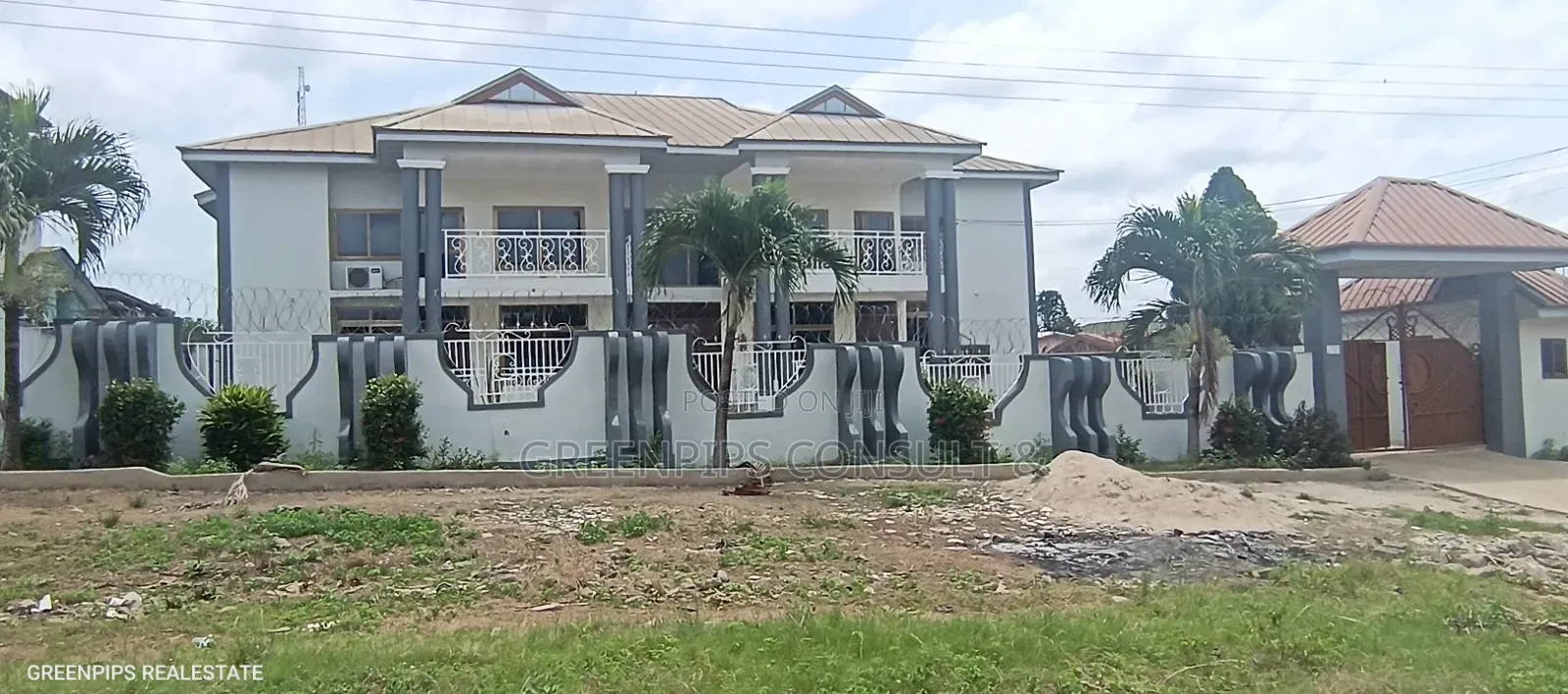8bdrm House in Krapa, Kumasi Metropolitan for sale
