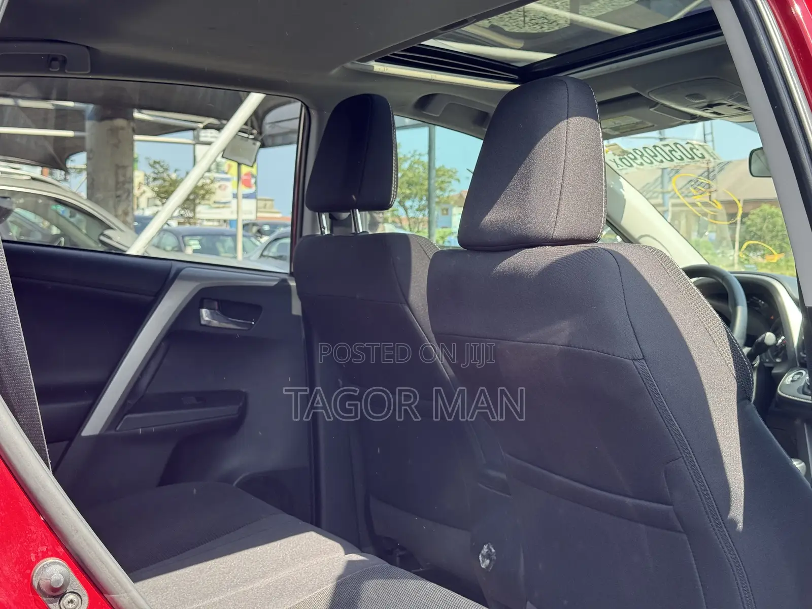 Toyota RAV4 XLE 4dr SUV AWD (2.5L 4cyl 6A) 2018 Red