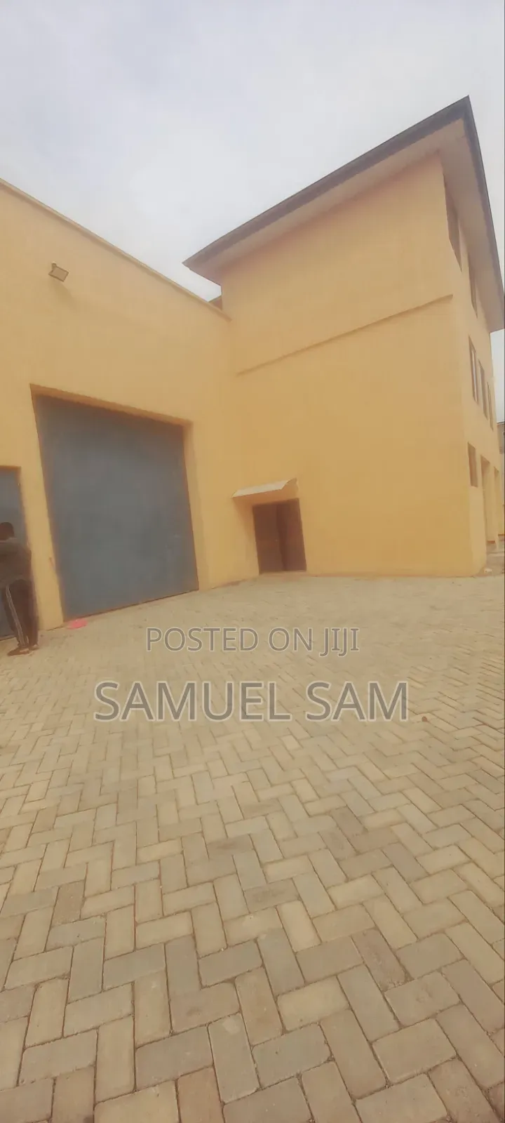 350 Square Metres of Warehouse, Apartments and for Rent at Tema Com.9