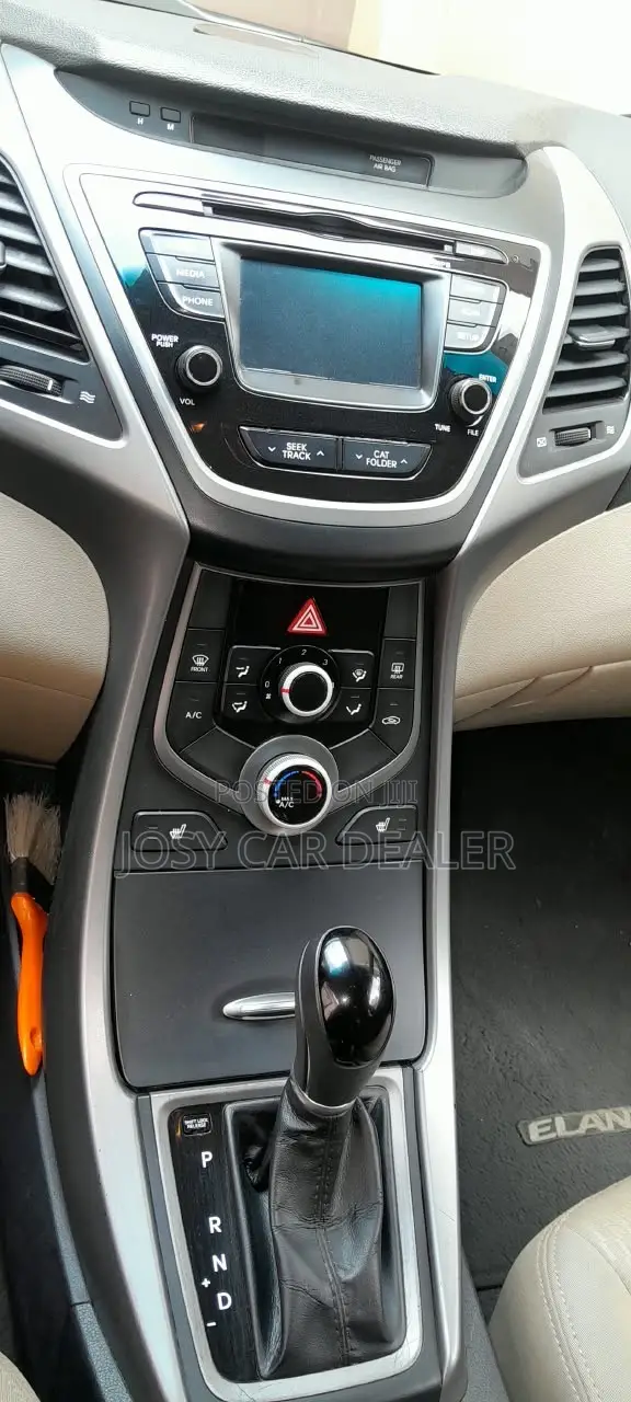 Hyundai Elantra 2014 Red