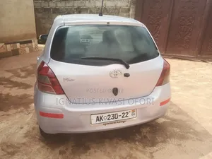 Toyota Vitz 2010 Silver