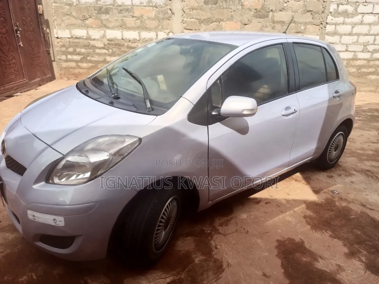 Toyota Vitz 2010 Silver