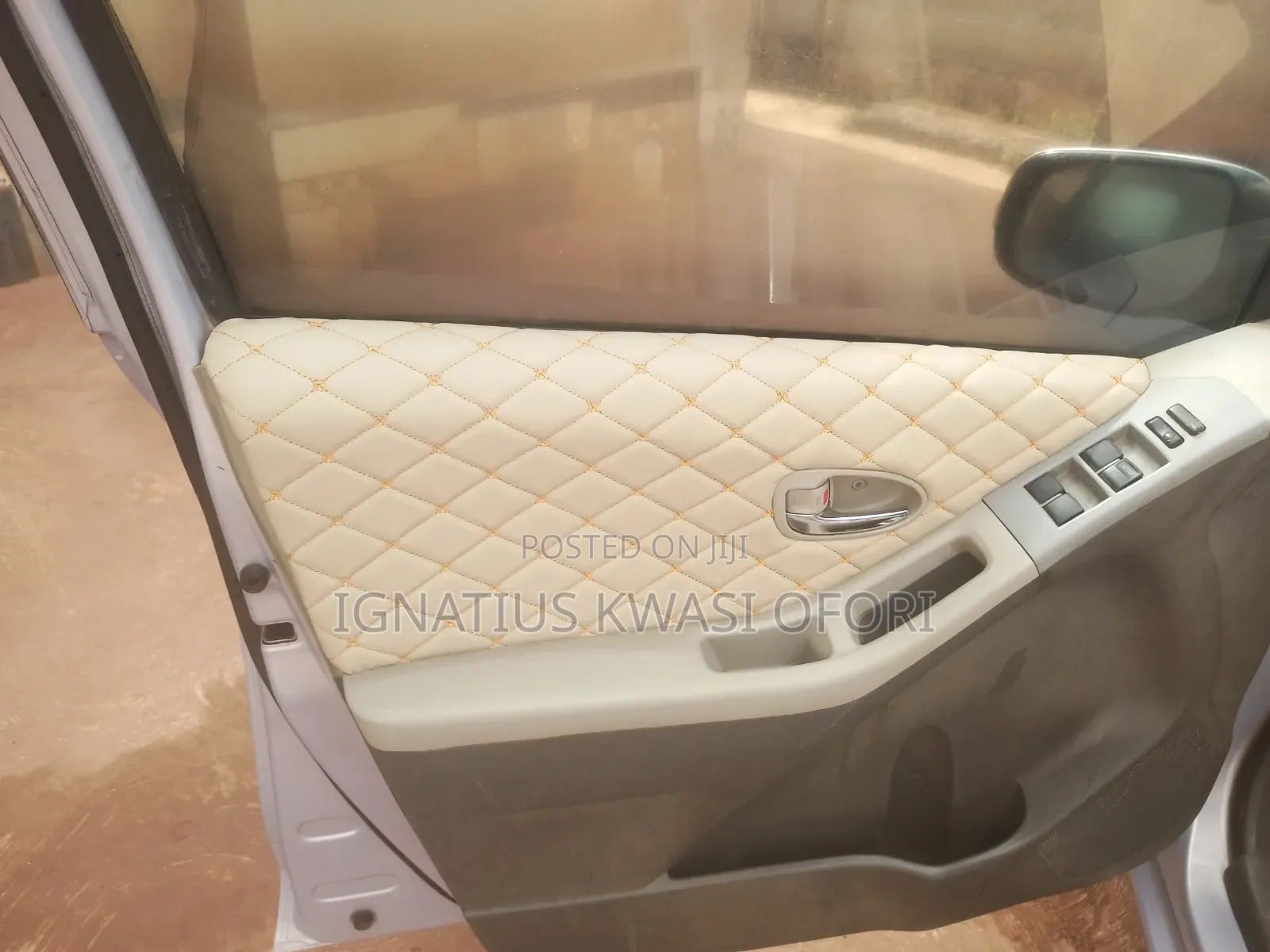 Toyota Vitz 2010 Silver
