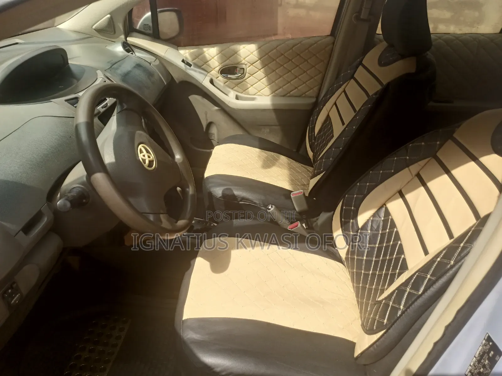 Toyota Vitz 2010 Silver
