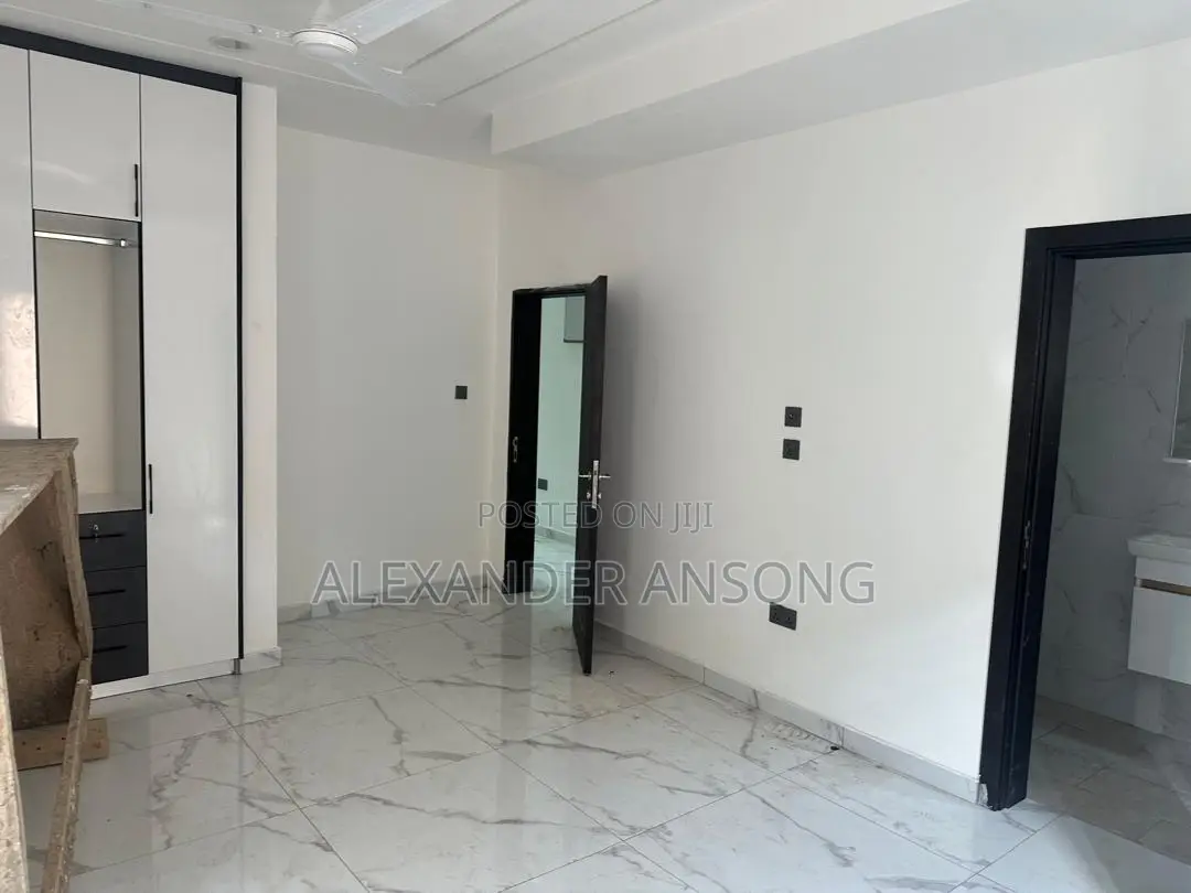4bdrm House in Lake Side for sale